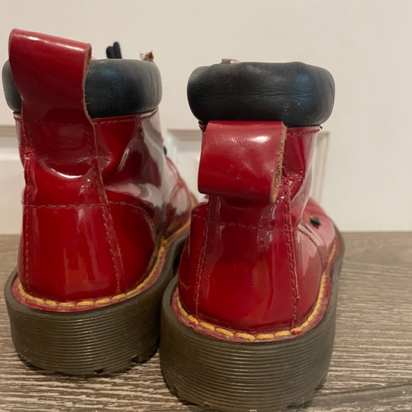Dr Martens Girls 2UK 3US Patent Red Leather Air Wair England Vintage Booties - Picture 3 of 5